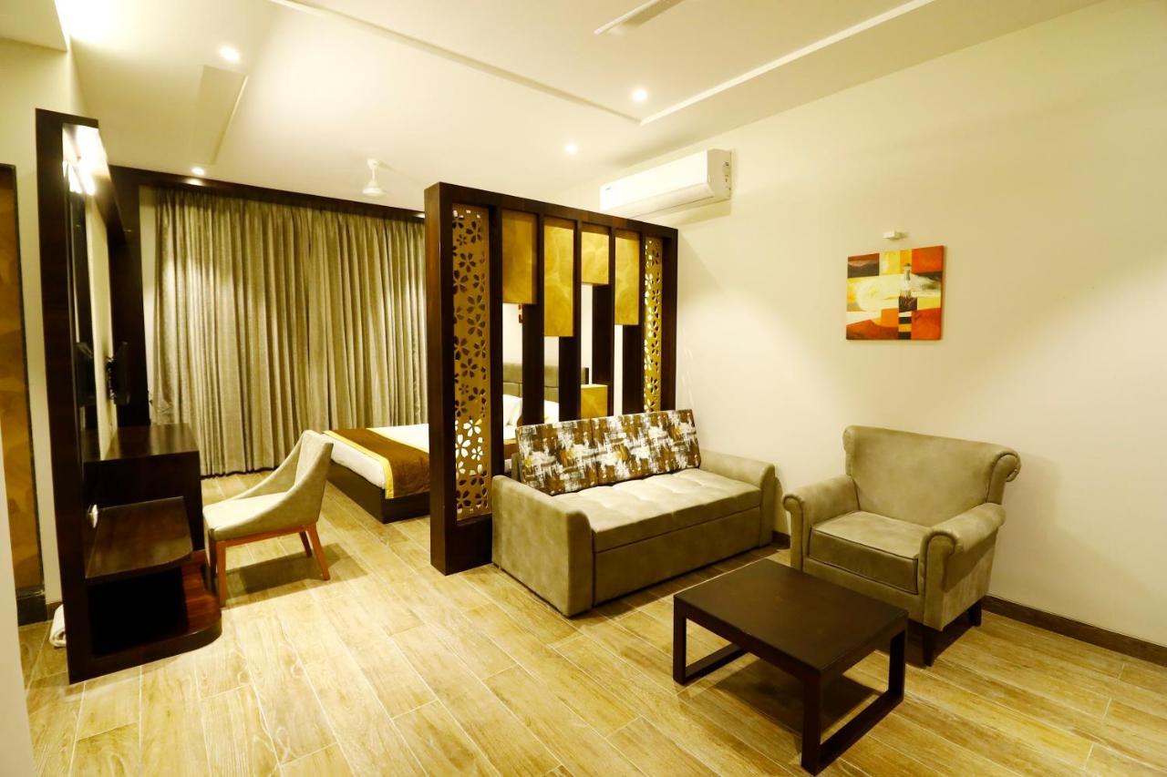 Hotel The Royal Inn Baramati Exteriér fotografie